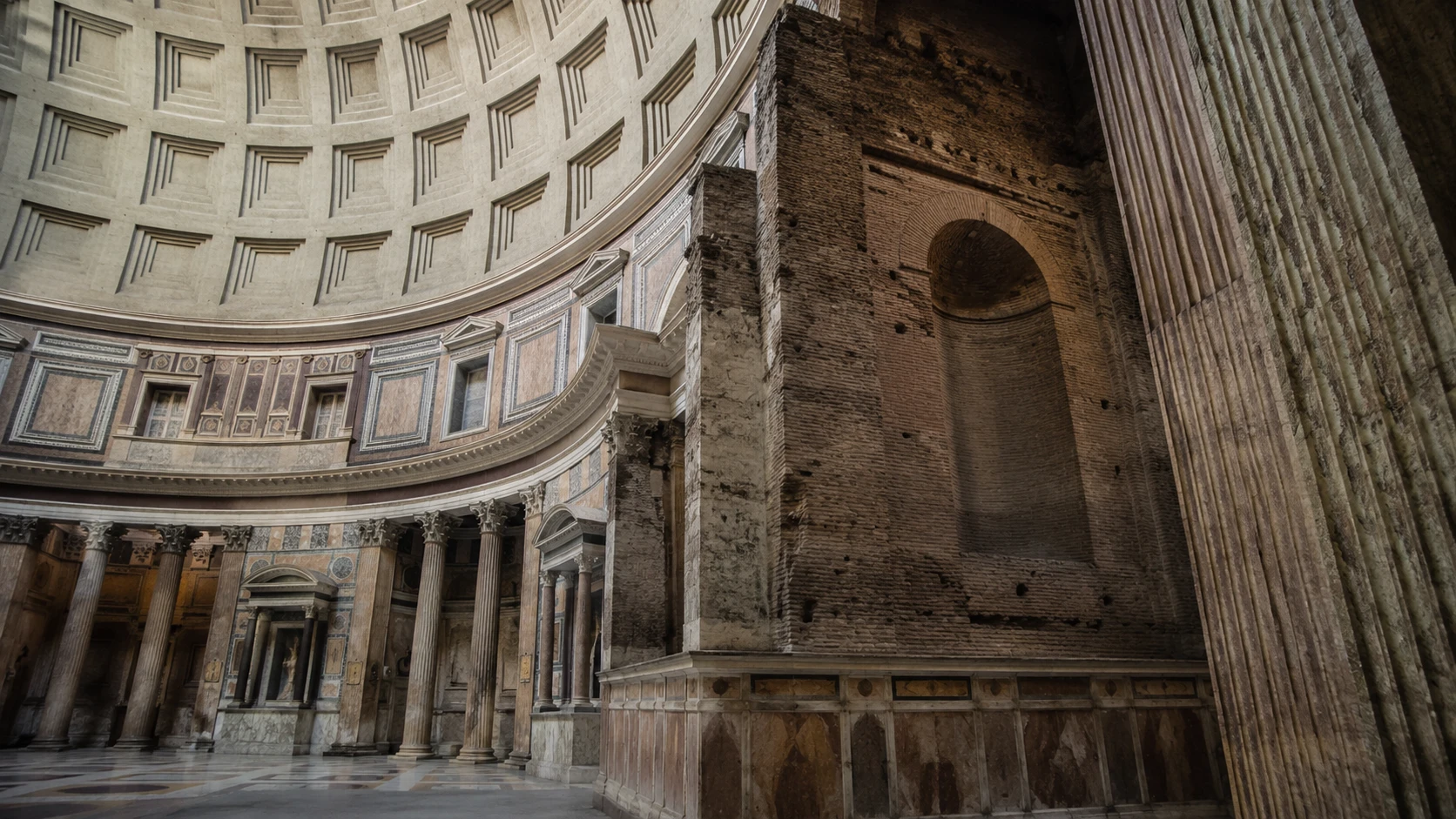 Porte monumentali in bronzo di accesso al Pantheon